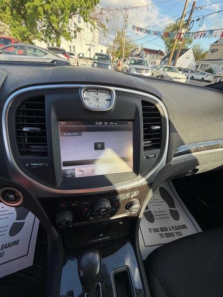 Chrysler 300 Base 2011