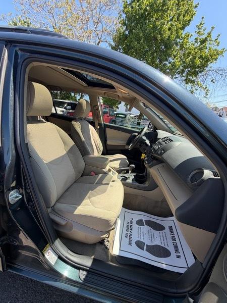 Toyota RAV4 Base I4 4WD 2012