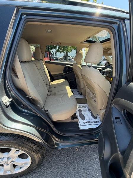 Toyota RAV4 Base I4 4WD 2012