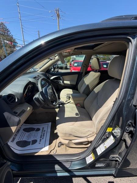 Toyota RAV4 Base I4 4WD 2012