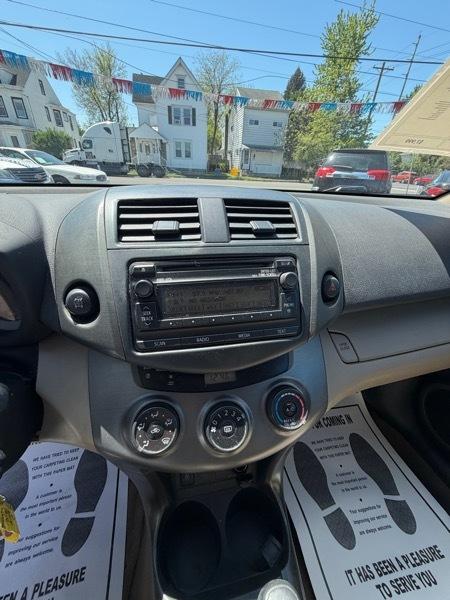 Toyota RAV4 Base I4 4WD 2012