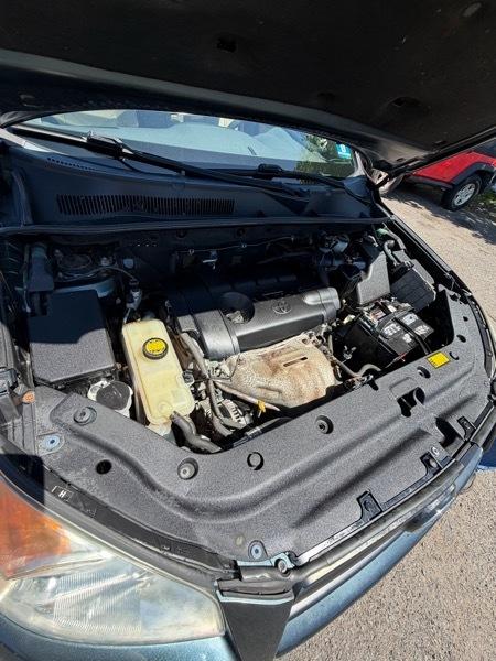 Toyota RAV4 Base I4 4WD 2012