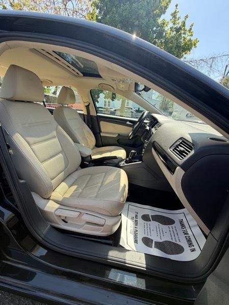 Volkswagen Jetta 1.8T SEL 6A 2017