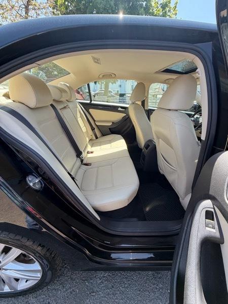 Volkswagen Jetta 1.8T SEL 6A 2017