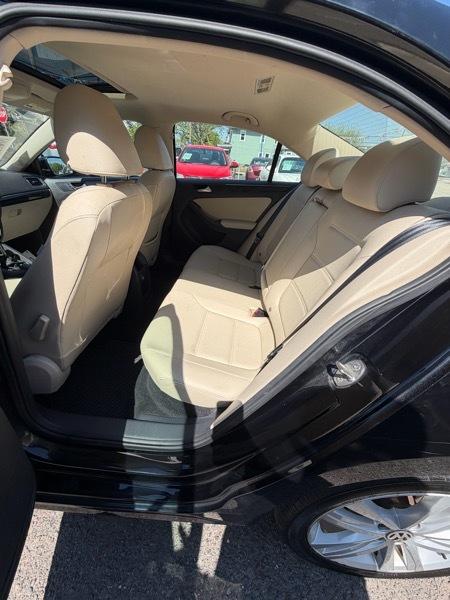 Volkswagen Jetta 1.8T SEL 6A 2017