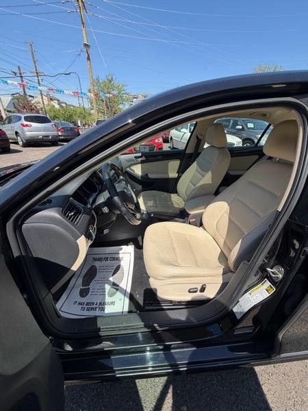 Volkswagen Jetta 1.8T SEL 6A 2017