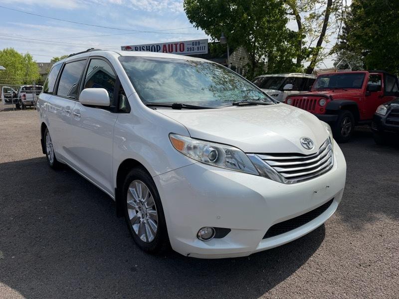 Toyota Sienna XLE Limited FWD 2011