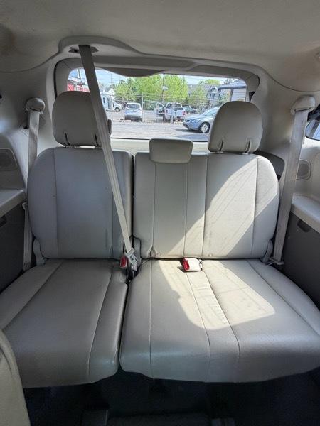 Toyota Sienna XLE Limited FWD 2011