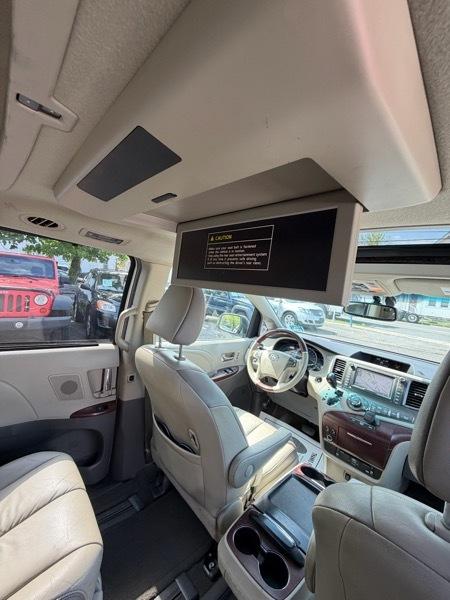 Toyota Sienna XLE Limited FWD 2011