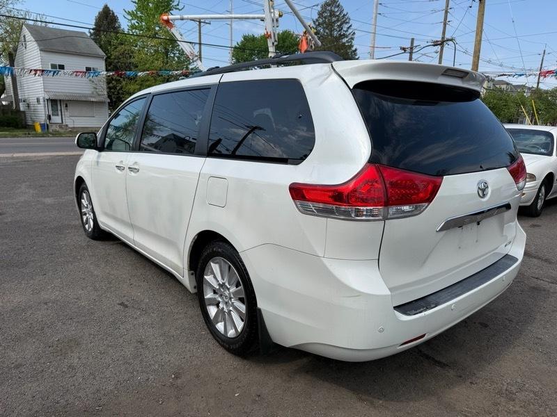 Toyota Sienna XLE Limited FWD 2011