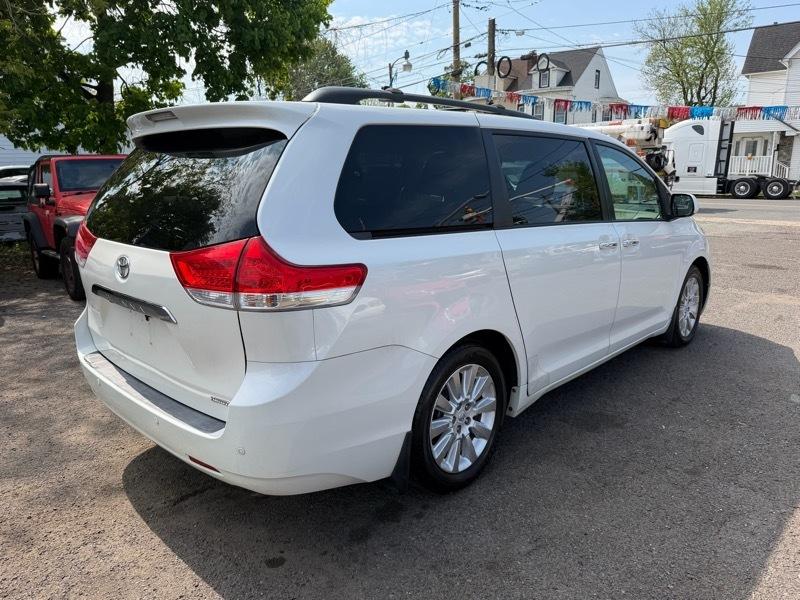 Toyota Sienna XLE Limited FWD 2011