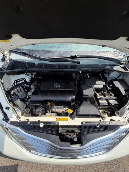 Toyota Sienna XLE Limited FWD 2011