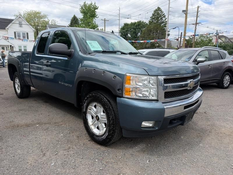 Chevrolet Silverado 1500 LT Ext Cab 4WD 4D 2011