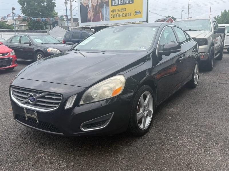 Volvo S60 T5 4D Sedan AWD 2013