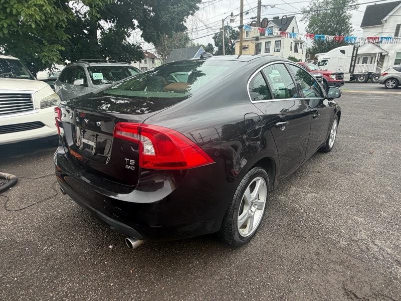 Volvo S60 T5 4D Sedan AWD 2013