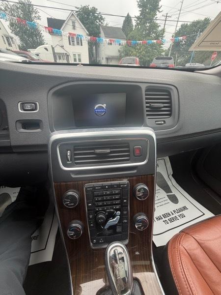 Volvo S60 T5 4D Sedan AWD 2013