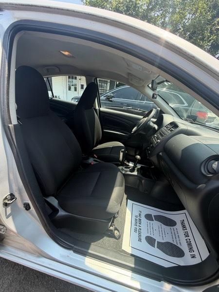 Nissan Versa 1.6 S 5M 2015
