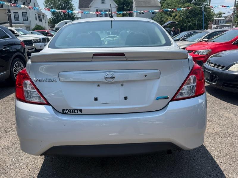 Nissan Versa 1.6 S 5M 2015