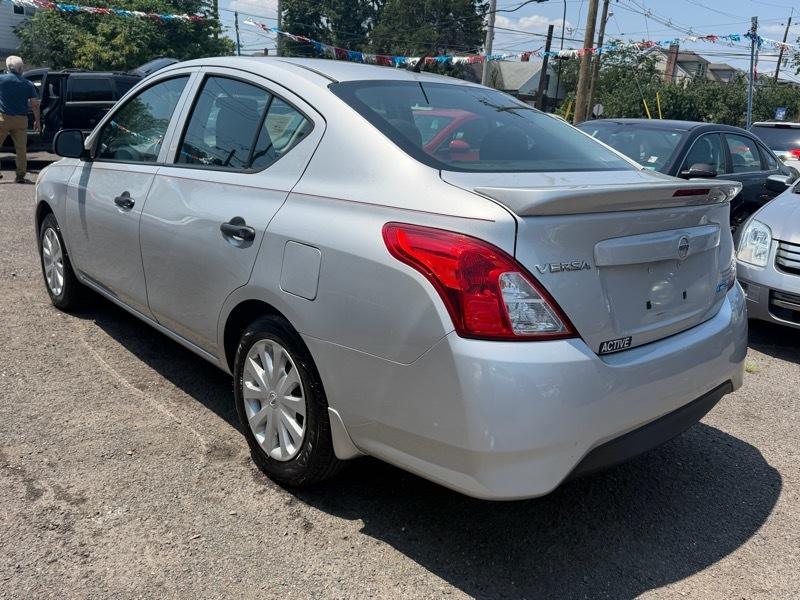 Nissan Versa 1.6 S 5M 2015