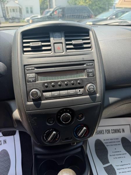 Nissan Versa 1.6 S 5M 2015
