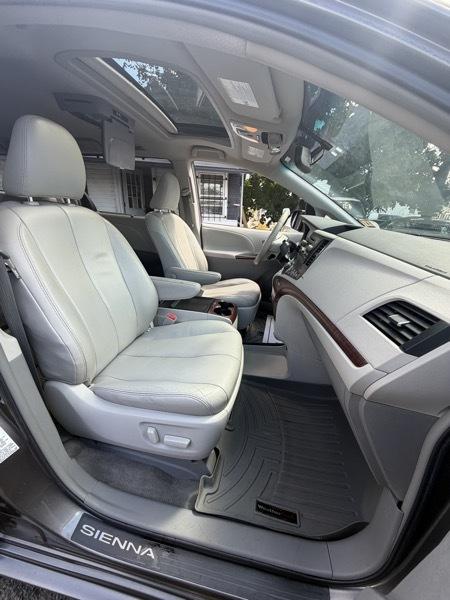 Toyota Sienna Limited AWD 7-Passenger V6 2013