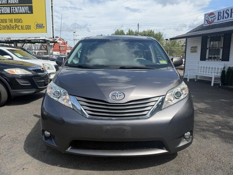 Toyota Sienna Limited AWD 7-Passenger V6 2013