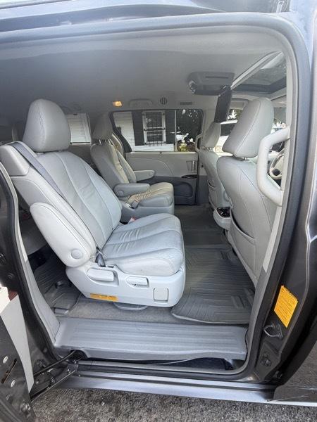 Toyota Sienna Limited AWD 7-Passenger V6 2013