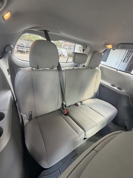 Toyota Sienna Limited AWD 7-Passenger V6 2013