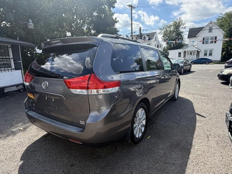 Toyota Sienna Limited AWD 7-Passenger V6 2013