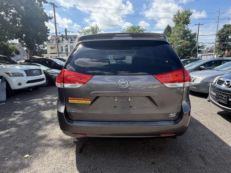Toyota Sienna Limited AWD 7-Passenger V6 2013