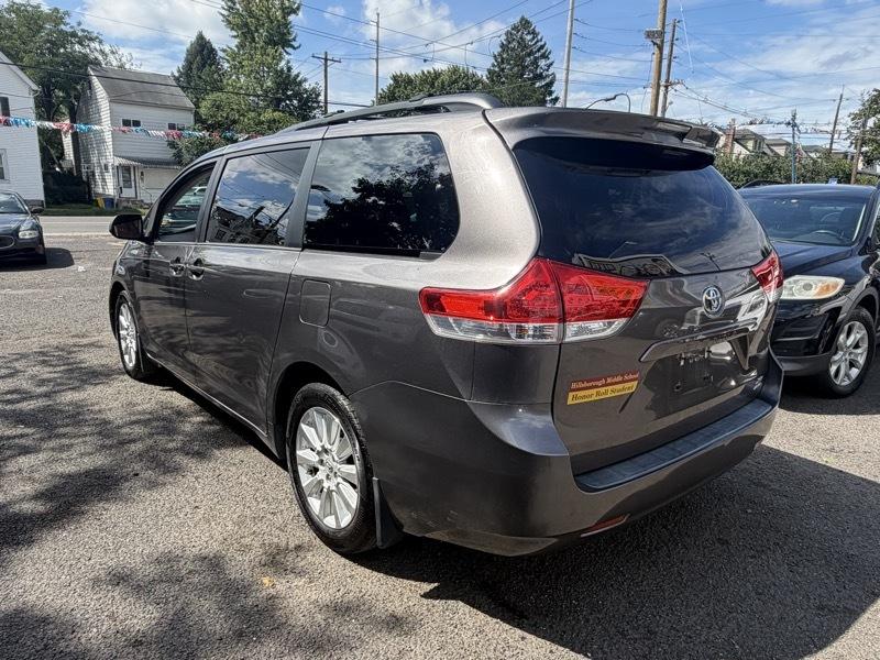 Toyota Sienna Limited AWD 7-Passenger V6 2013