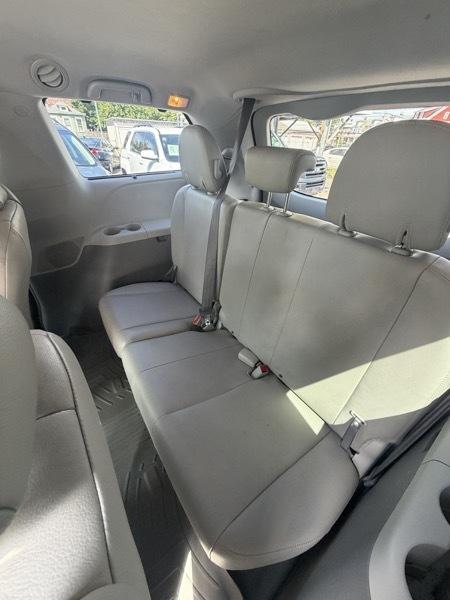 Toyota Sienna Limited AWD 7-Passenger V6 2013