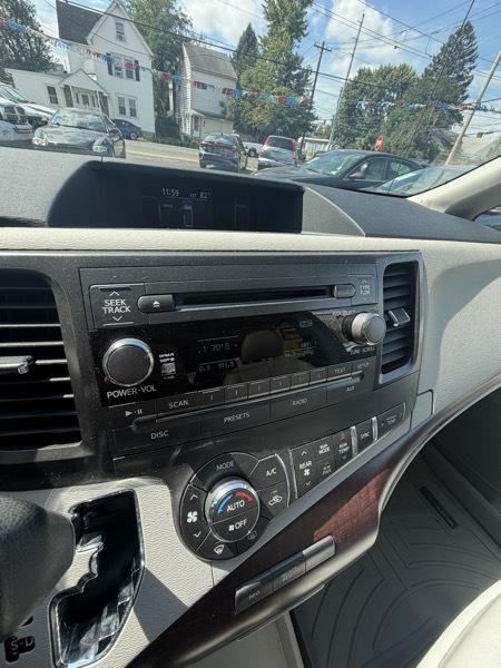 Toyota Sienna Limited AWD 7-Passenger V6 2013
