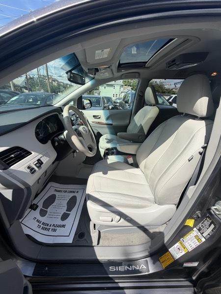 Toyota Sienna Limited AWD 7-Passenger V6 2013