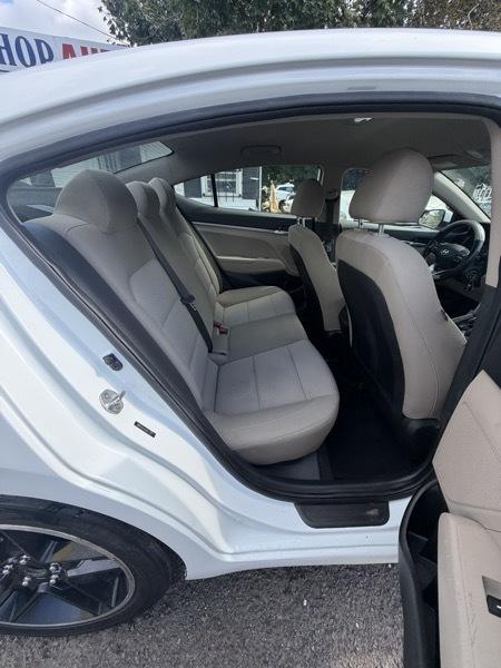 Hyundai Elantra SE 6M 2020