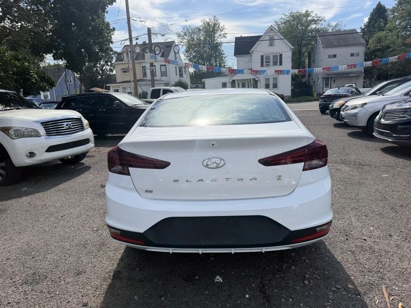 Hyundai Elantra SE 6M 2020