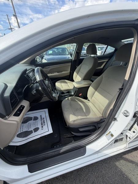 Hyundai Elantra SE 6M 2020