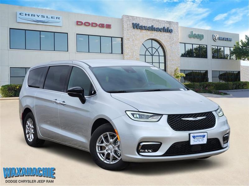 2026 Chrysler Pacifica Select's photo