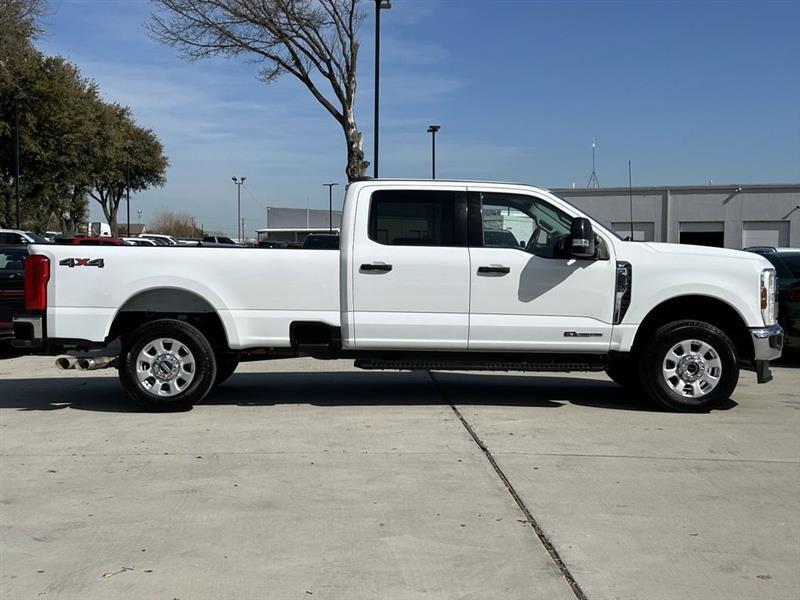 Ford F-250 SD XLT Crew Cab 4WD 2024