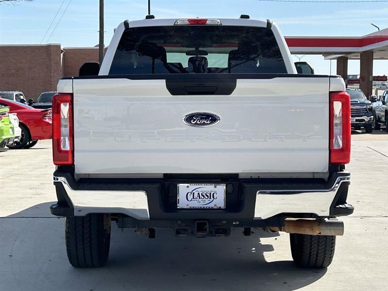 Ford F-250 SD XLT Crew Cab 4WD 2024