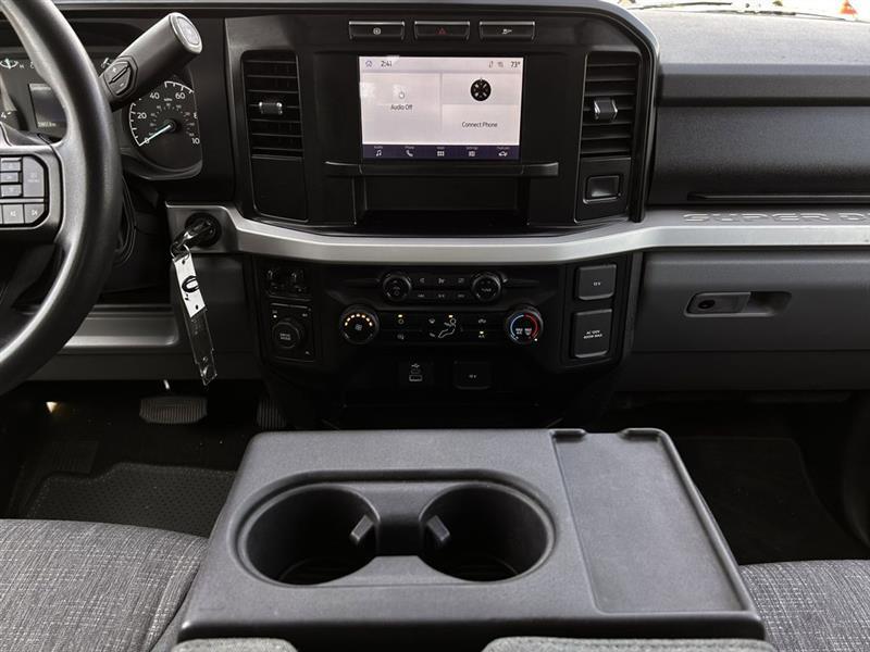 Ford F-250 SD XLT Crew Cab 4WD 2024