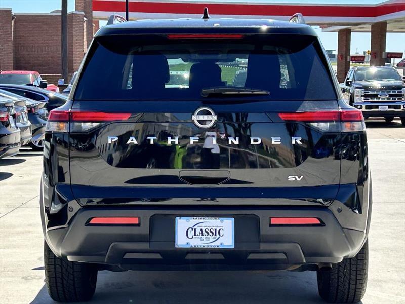Nissan Pathfinder SV 2024