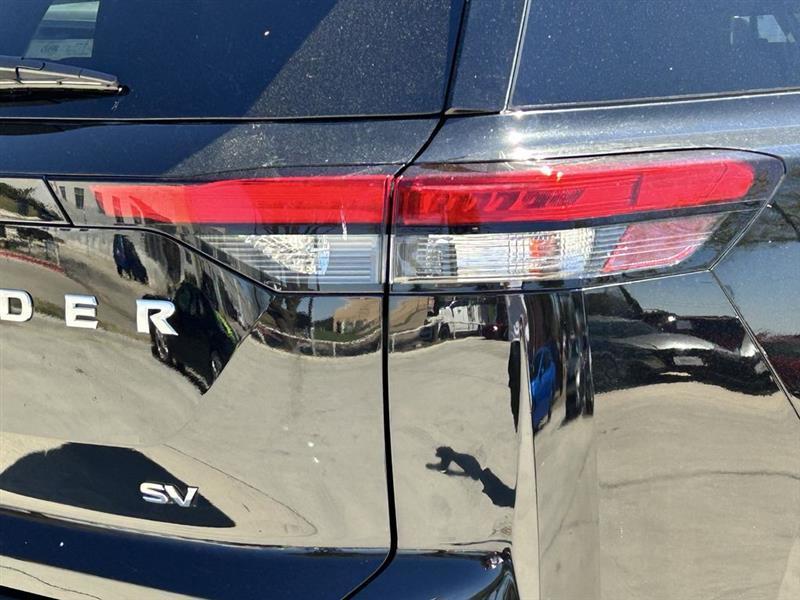 Nissan Pathfinder SV 2024