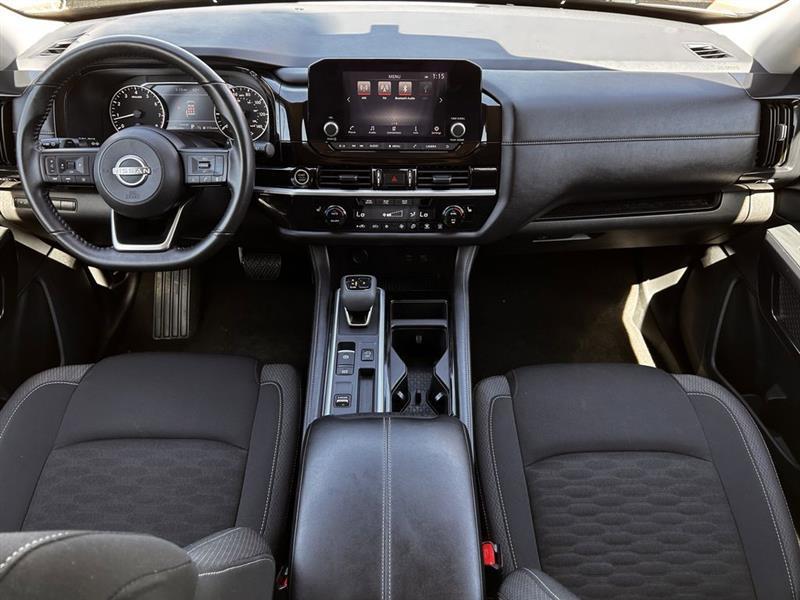 Nissan Pathfinder SV 2024