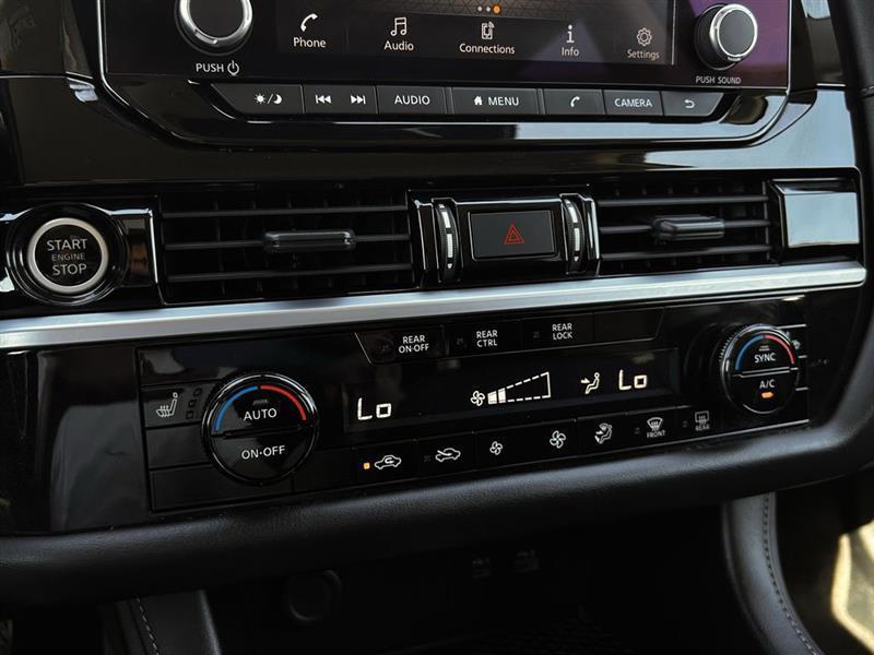 Nissan Pathfinder SV 2024