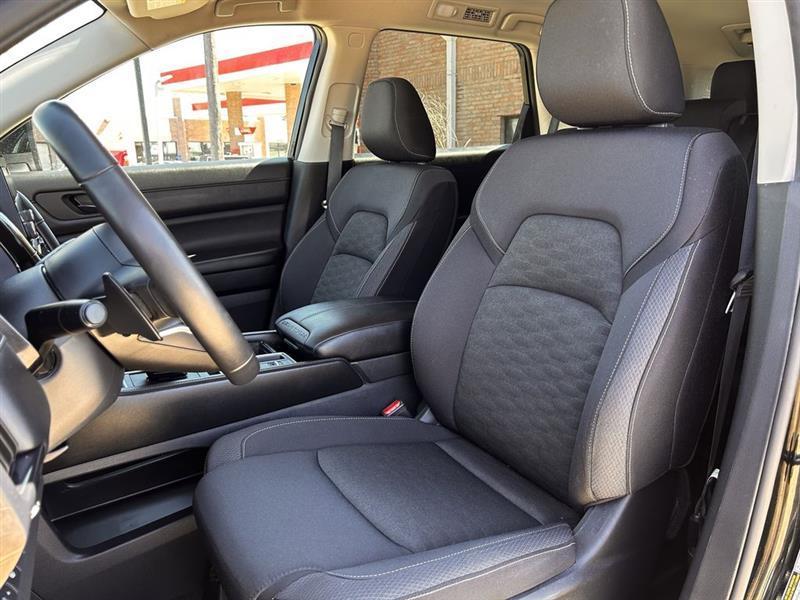 Nissan Pathfinder SV 2024