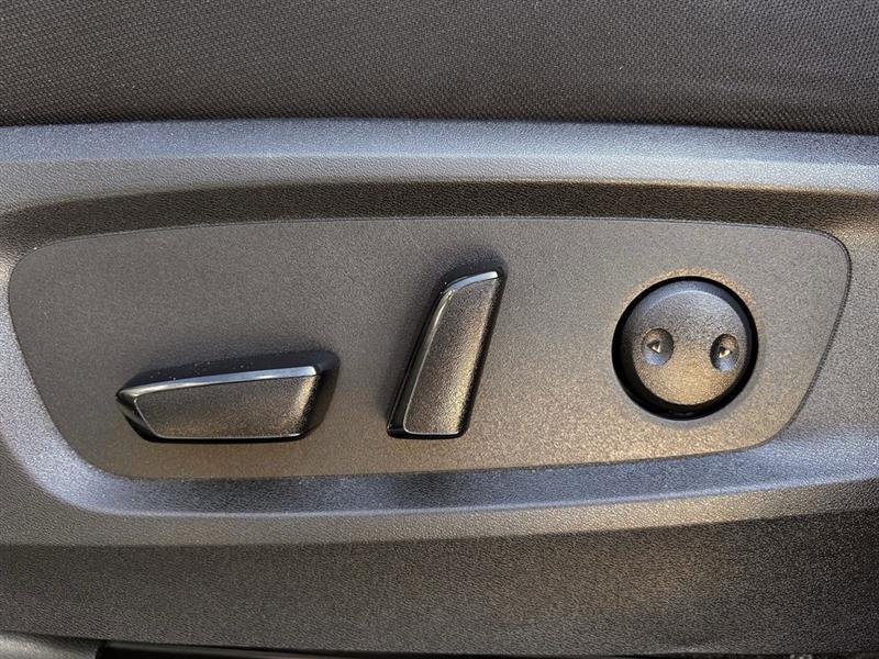 Nissan Pathfinder SV 2024