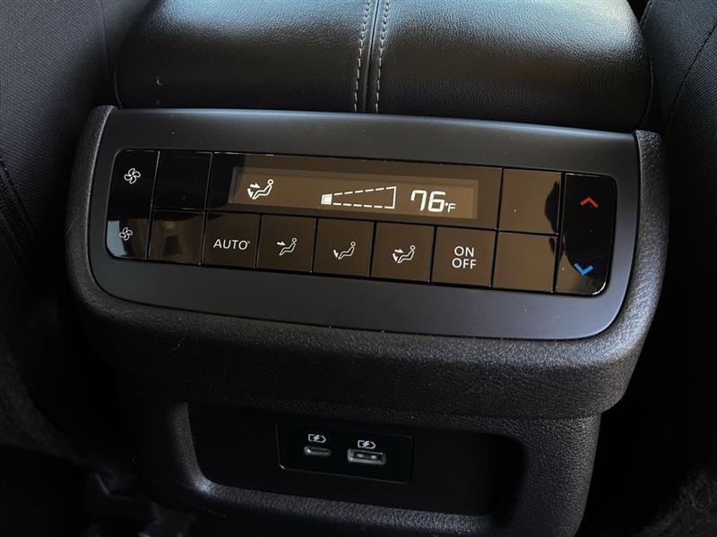 Nissan Pathfinder SV 2024