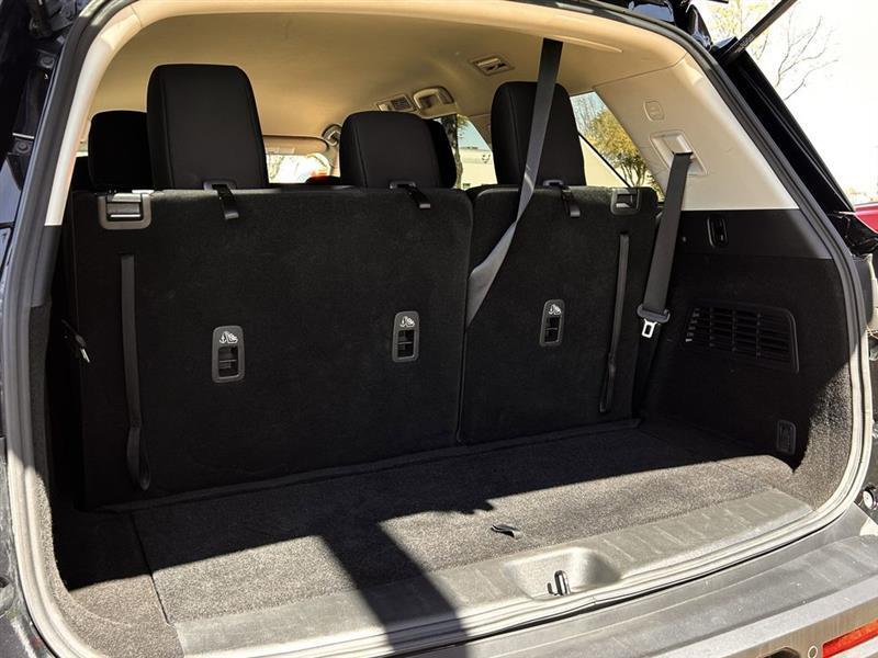 Nissan Pathfinder SV 2024