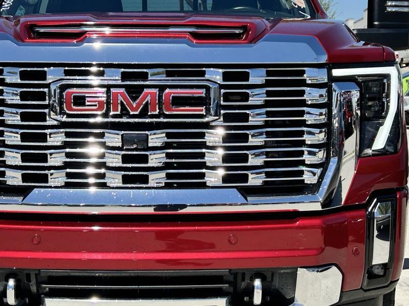 GMC Sierra 2500HD Denali Crew Cab 4WD SB 2024